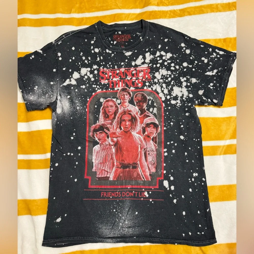 Stranger Things upside down shirt Size Medium unisex - Picture 1 of 3